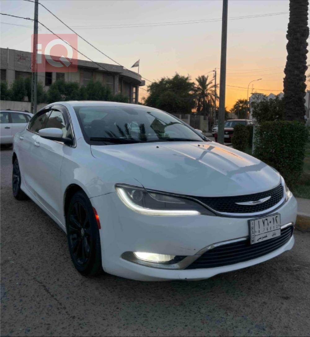 Chrysler 200